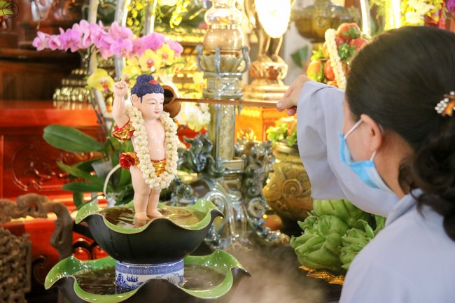 Welcome the Buddha's Birthday Ceremony at Hoa Phuc Pagoda
